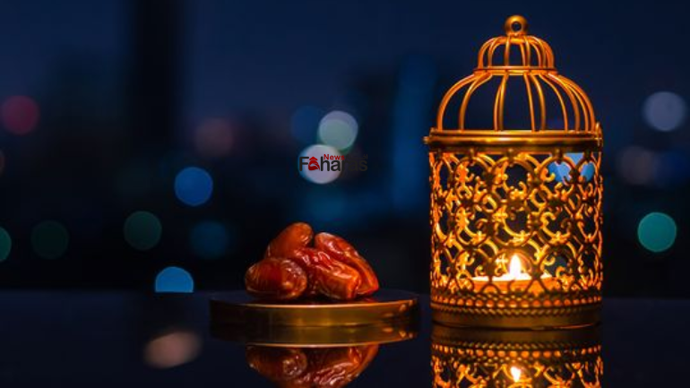 فانوس رمضان مع خلفية داكنة